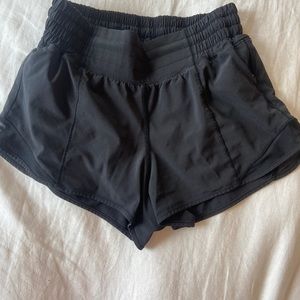 Lululemon hotty hot black high rise 2.5 inch inseam size 0